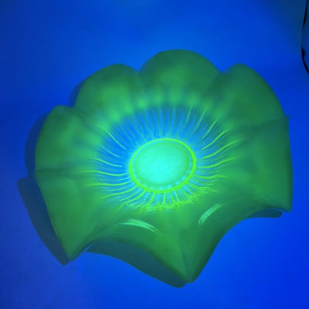 Vaseline/Uranium Northwood Klondyke Opalescent Ruffled Bowl Antique